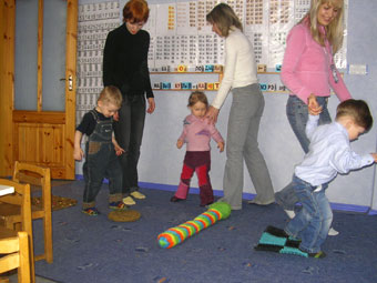 Занятие в детской студии Зернышко